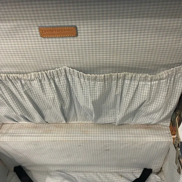 Black with hearts roller suitcase - Picture 4 of 8